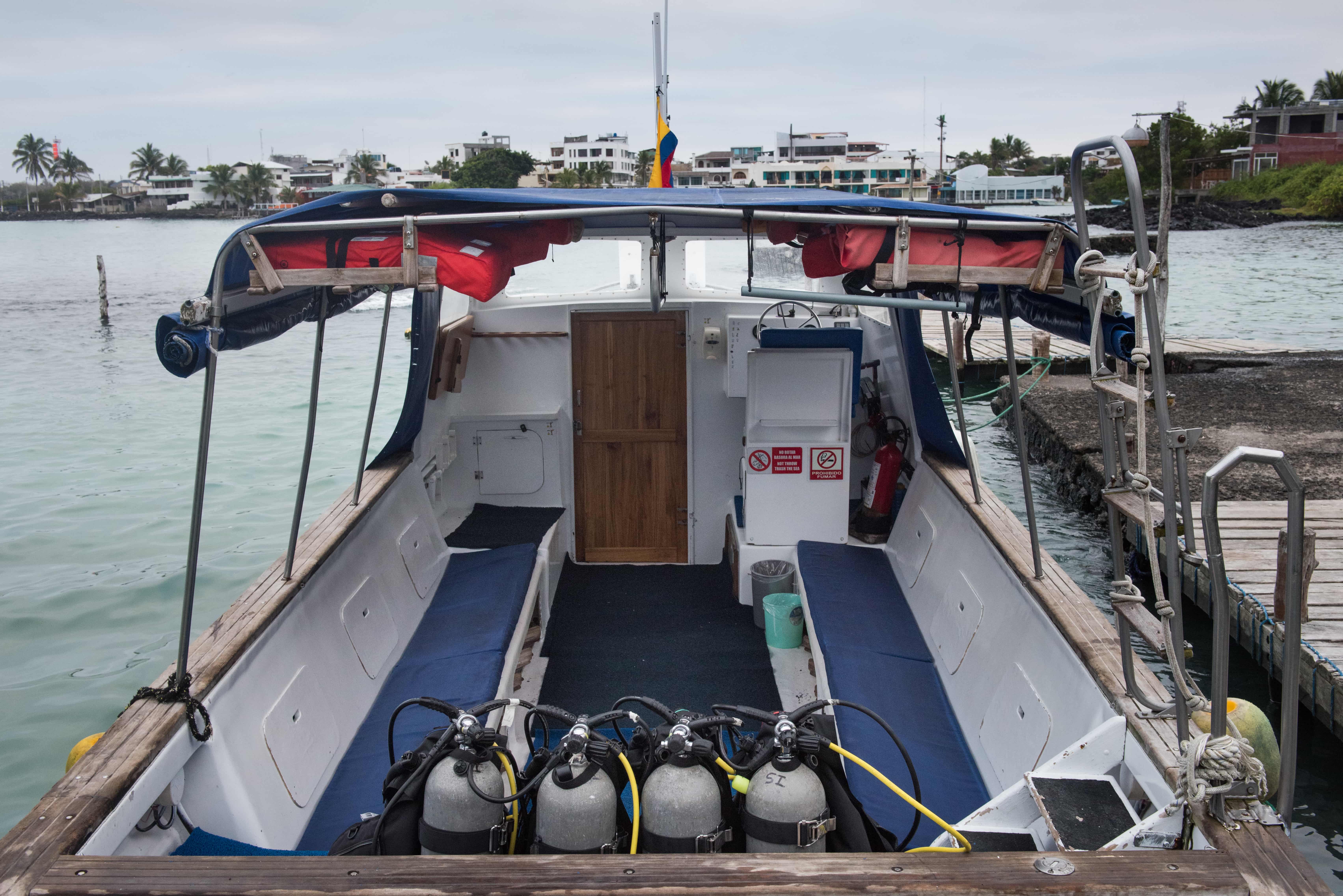 scuba dive boat tour